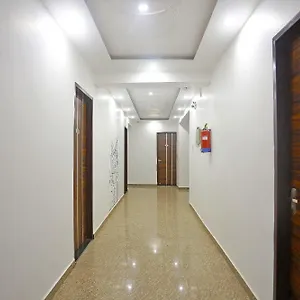 Super Townhouse Cloud Bay, Near Genpact, Sector-69, 4*, Gurgaon India